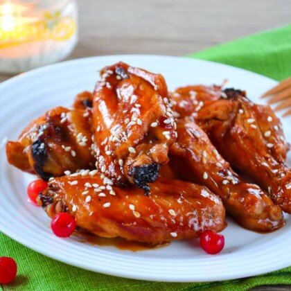 Хрустящие куриные крылышки в сладком соусе чили