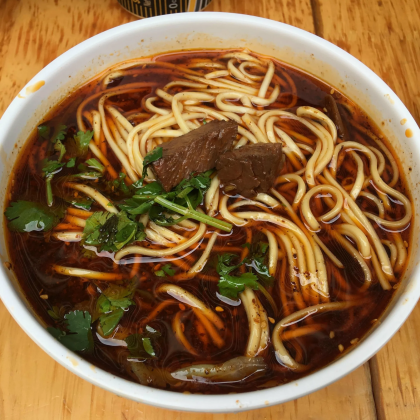 Лапша с говядиной в бульоне