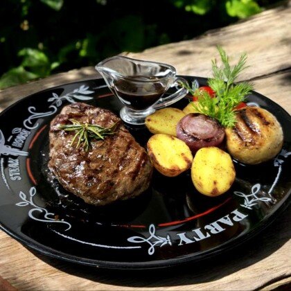 Стейк из телятины с пряным соусом