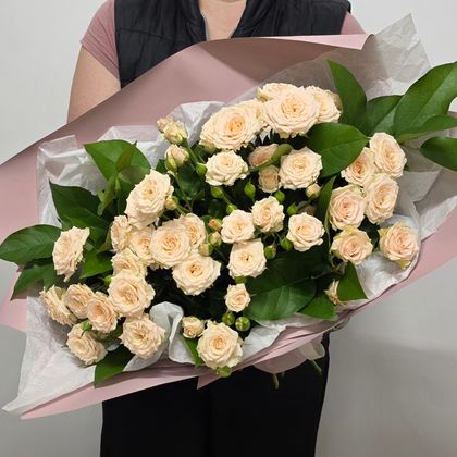 Букет из кустовых роз