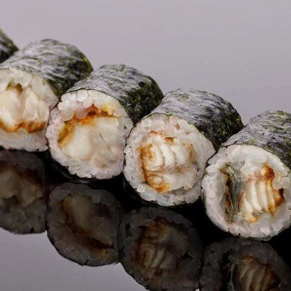 Ролл  с копчёным угрём