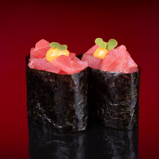 Гункан с тунцом