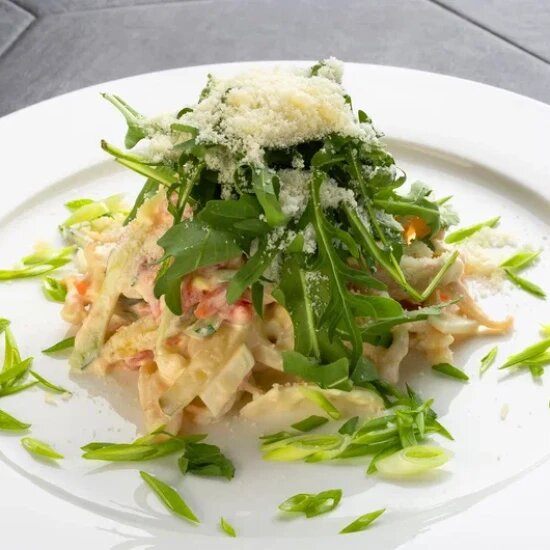 Салат с  кальмарами