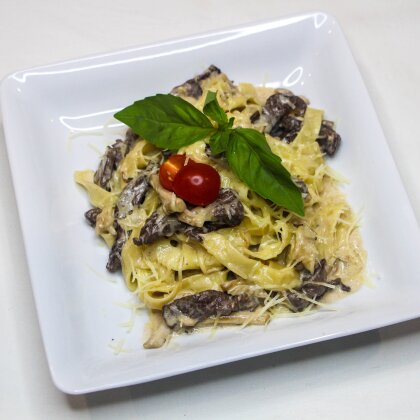 Паста с говядиной и вешенками