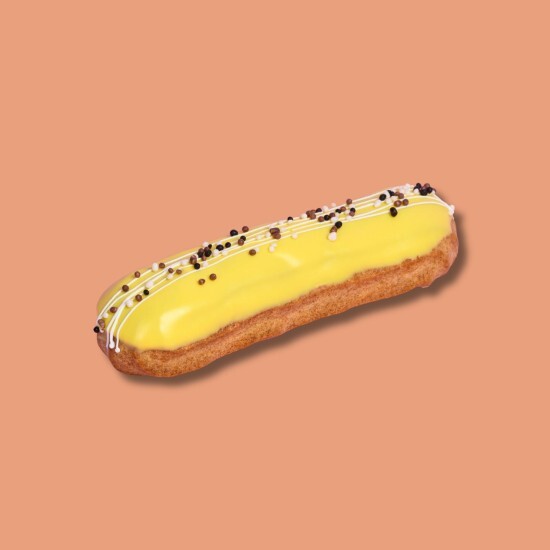 Эклер с бананом