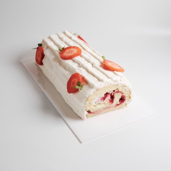 Рулет бисквитный Клубника-ваниль