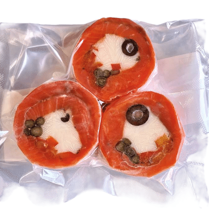 Рулет из форели со спаржей и творожным сыром