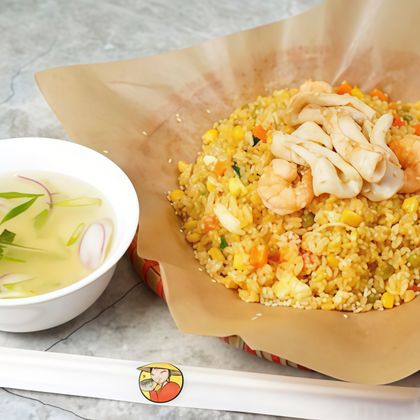 Рис «Ком Ранг с креветками и кальмаром»