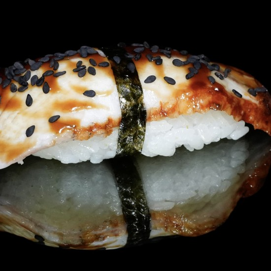 Суши с угрем