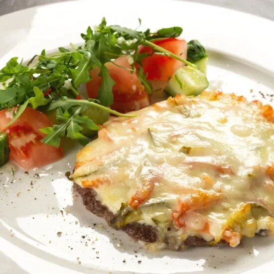 Отбивная из говядины с овощами