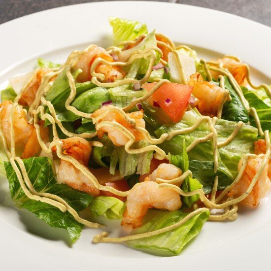 Салат с креветками и ананасом