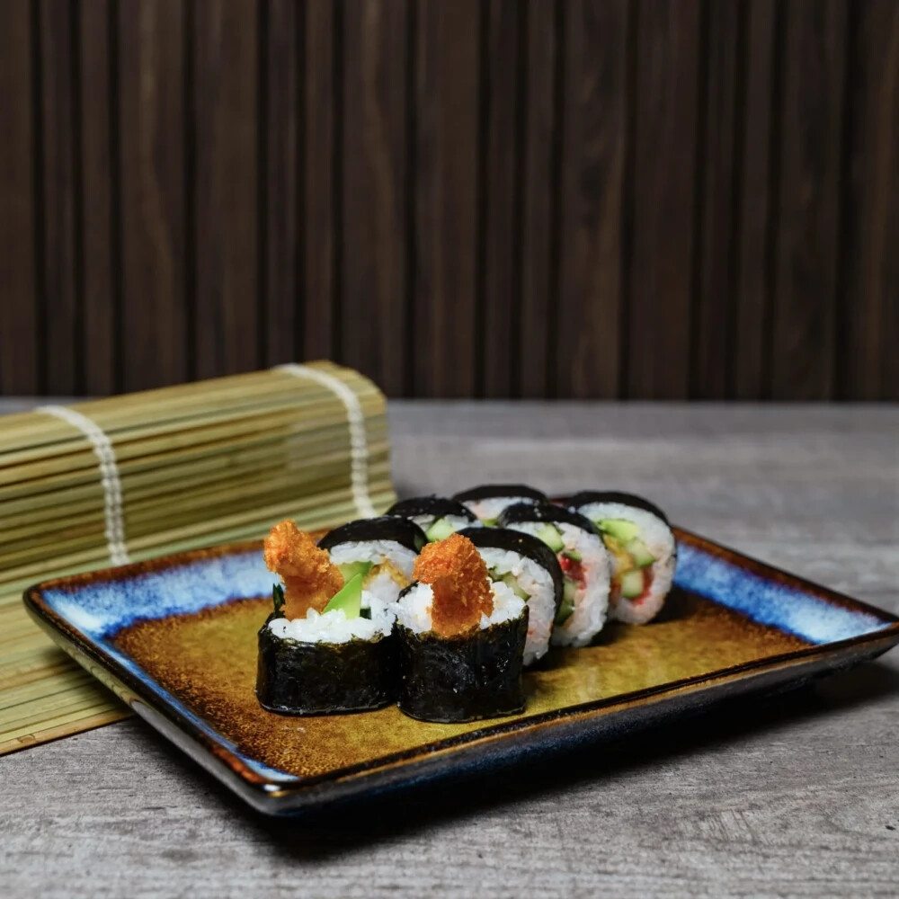 Ролл с жареной креветкой