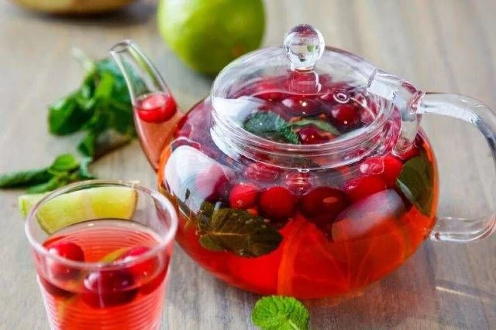 Чай брусника, клубника, базилик