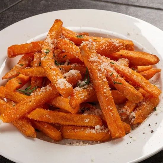 Батат фри с пармезаном и зеленью