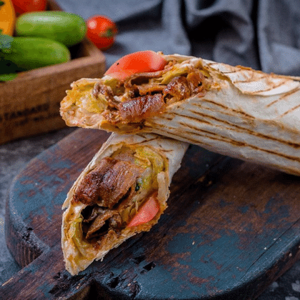 Мегашаурма с курицей и телятиной в лаваше