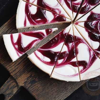 Чизкейк Нью-Йорк с клубникой