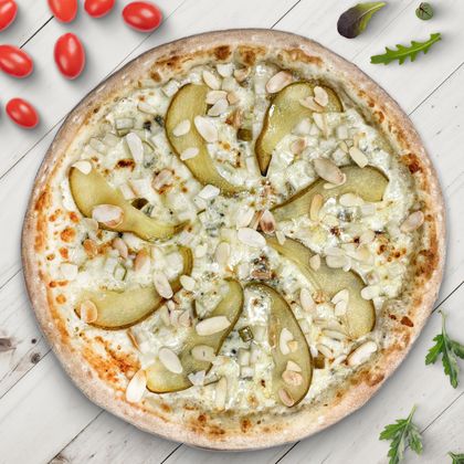 Пицца c грушей и горгондзолой
