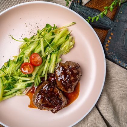 Два Миньона с фирменным соусом