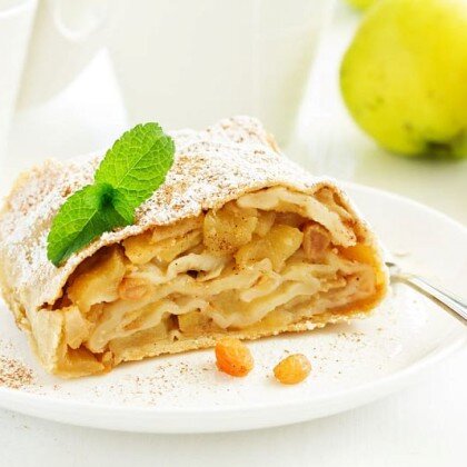 Штрудель с яблоком и белым шоколадом