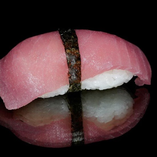 Суши с тунцом