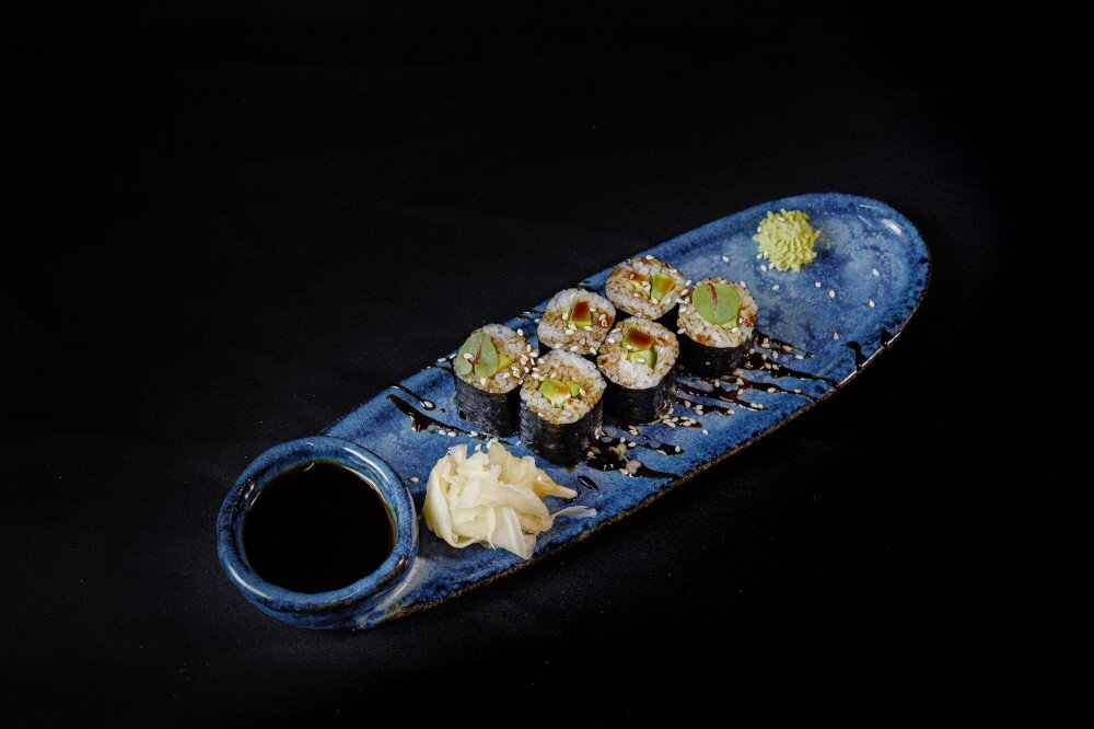 Ролл с авокадо