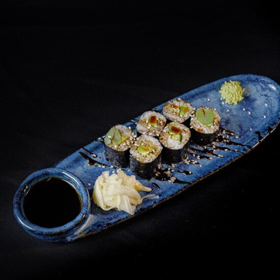 Ролл с авокадо