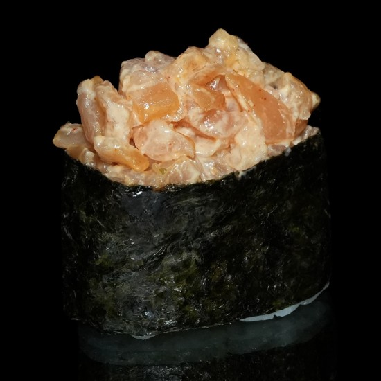 Гункан с лососем