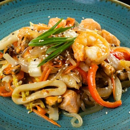 Рисовая лапша с морепродуктами