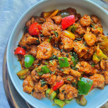 Вареная курица с острым соусом