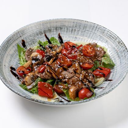 Теплый салат с говяжьей вырезкой