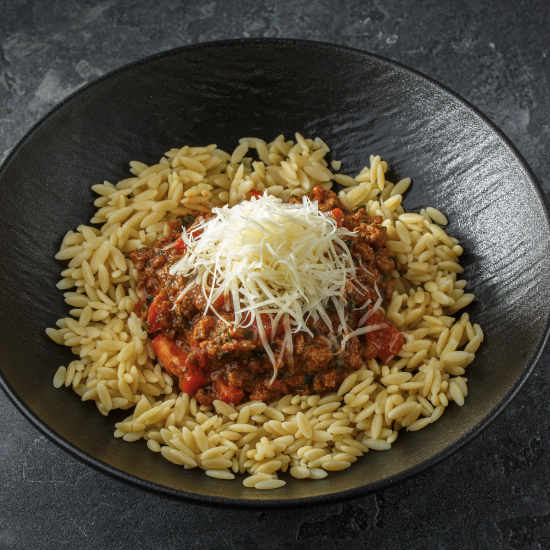 Паста орзо с соусом болоньезе