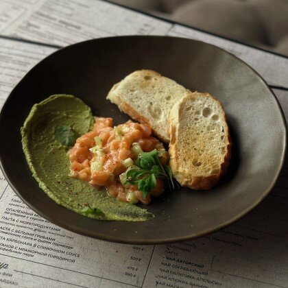 Тар-тар из лосося на льду