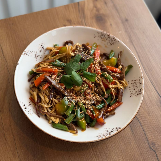 Удон с говядиной и овощами