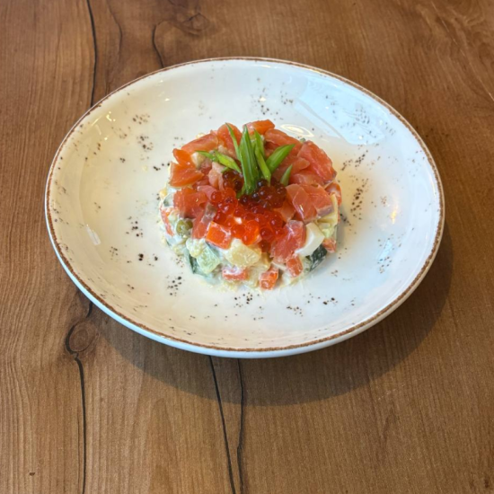 Салат Оливье с лососем