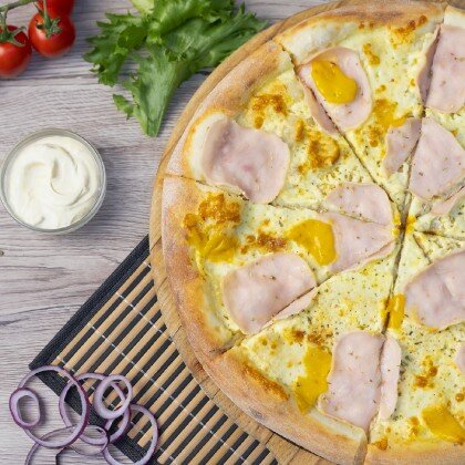 Пицца с ветчиной 30 см/490 г