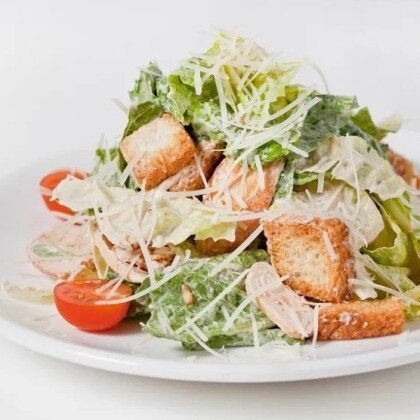 Салат Цезарь с курицей