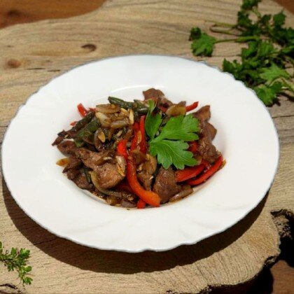 Тушеная свинина в кисло-сладком соусе