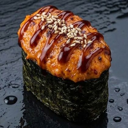 Запеченные суши со спайси соусом