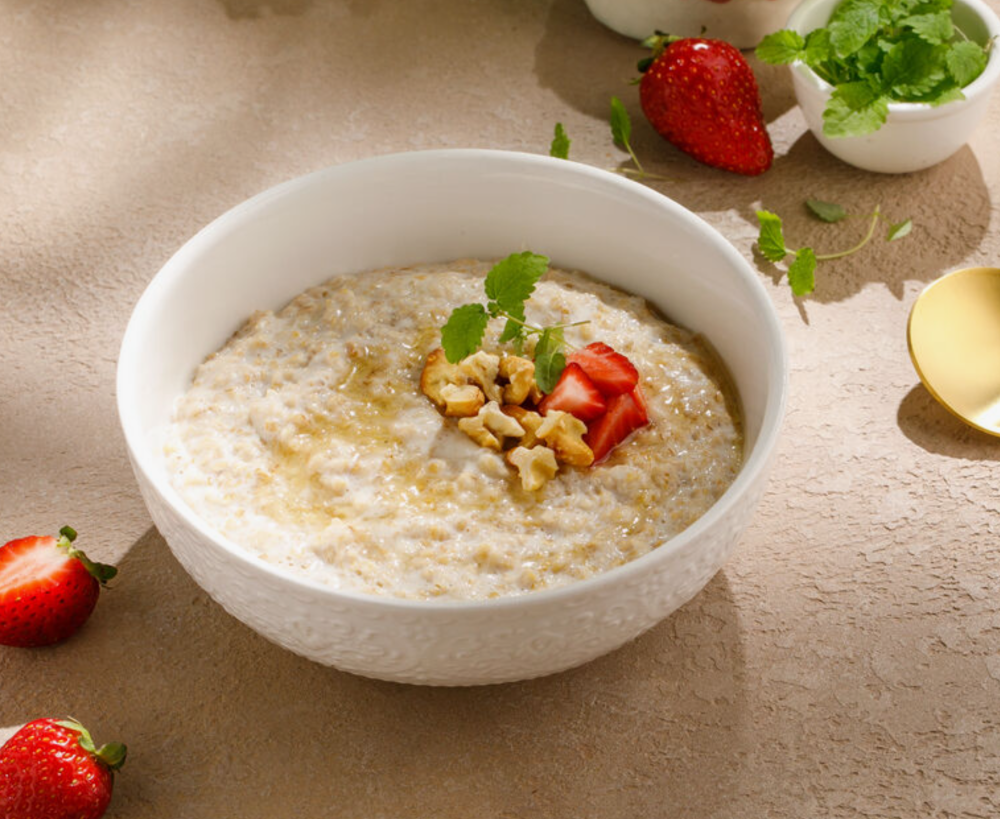 Овсяная каша с клубникой