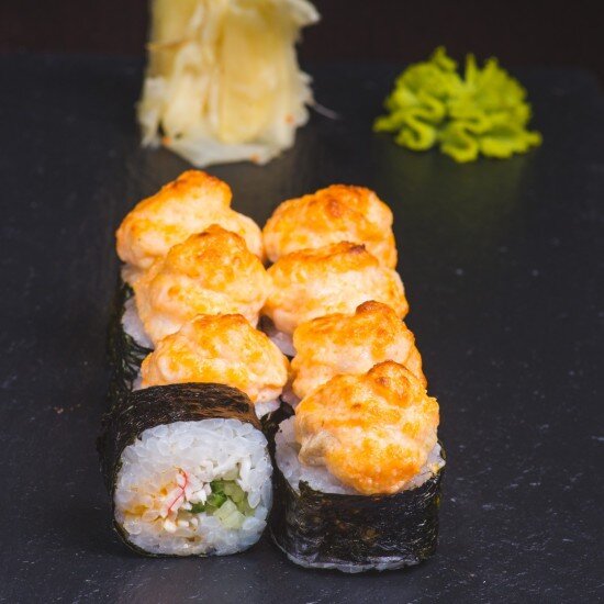 Запеченный острый  ролл с крабом