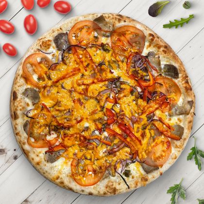 Острая пицца с домашней бужениной