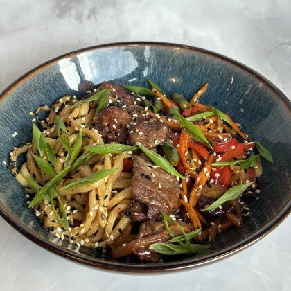 Удон с говядиной в перечном соусе