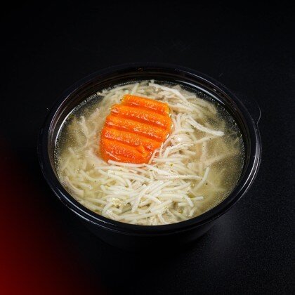 Бульон с лапшой и куриной грудкой