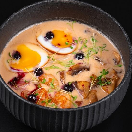 Сырный рамен с креветками