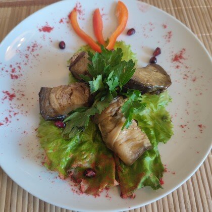 Рулетики из баклажанов с орехами