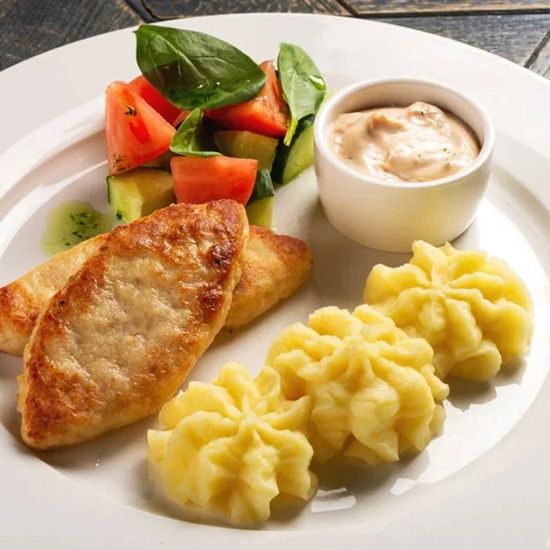 Котлеты куриные с гарниром