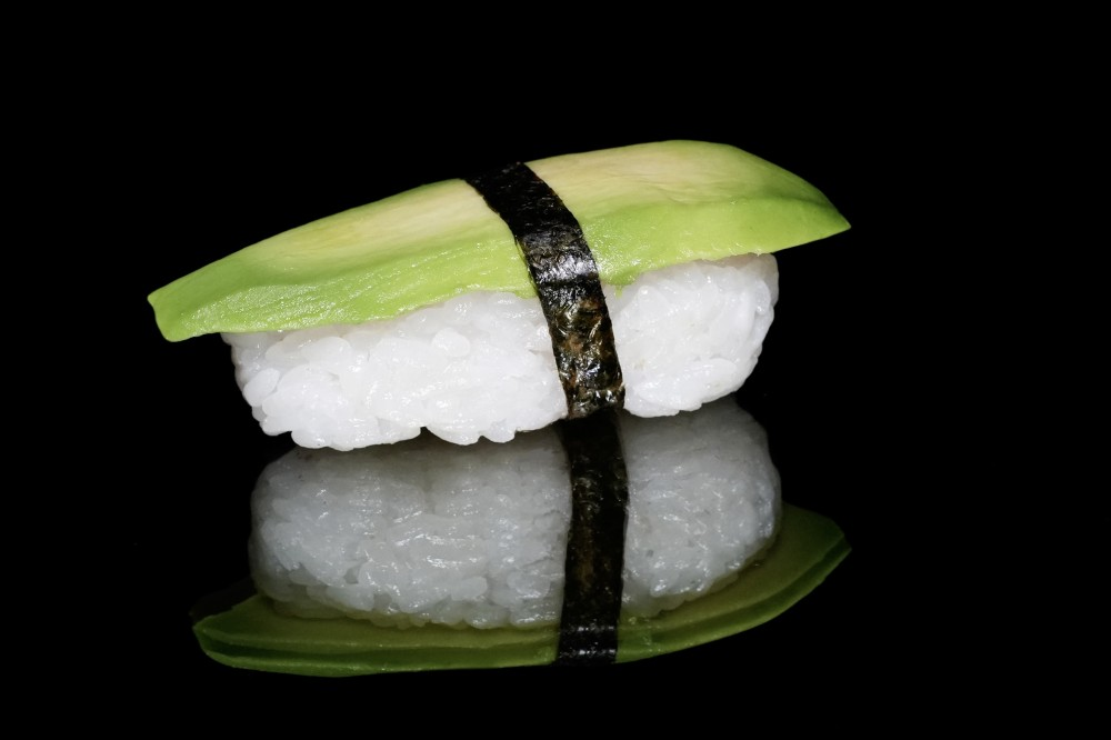 Суши авокадо