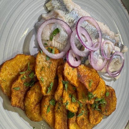 Селедочка с картофелем и луком