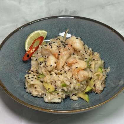 Кокосовый рис с морепродуктами и овощами