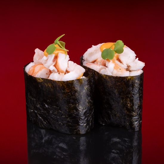 Гункан с тигровой креветкой